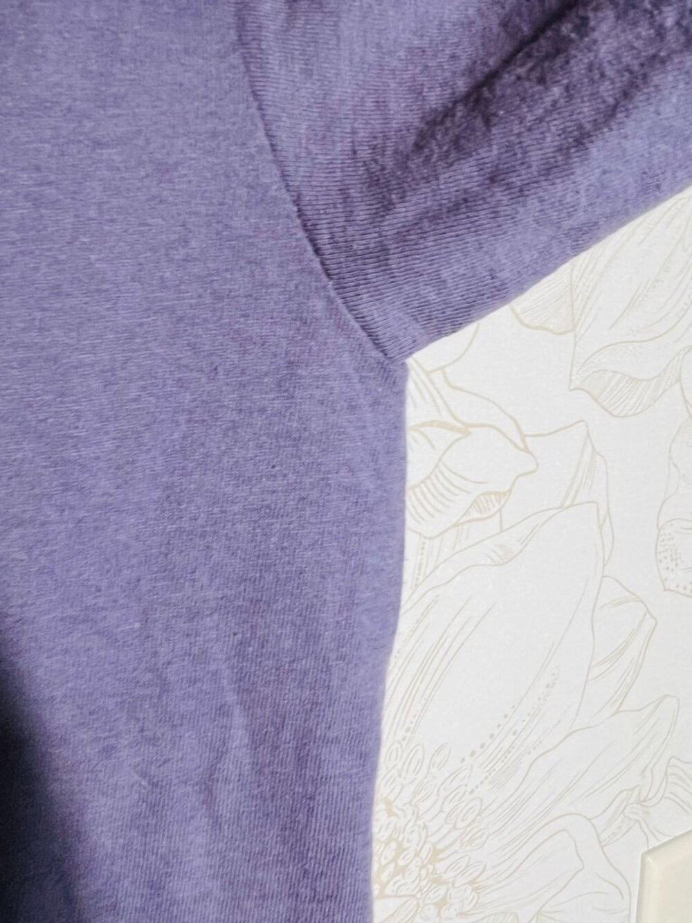 Reebok Purple V-Neck Short-Sleeve T-Shirt Mens Size Small 100% Cotton Casual Wea - Picture 2 of 6